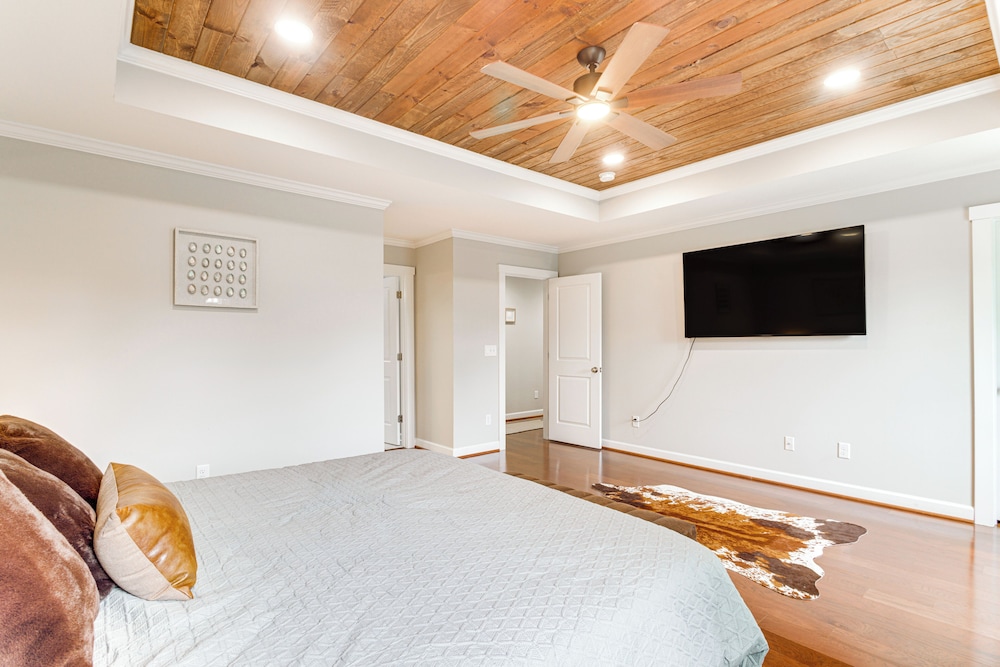 Modern Virginia Beach Retreat in Resort District - photo 13