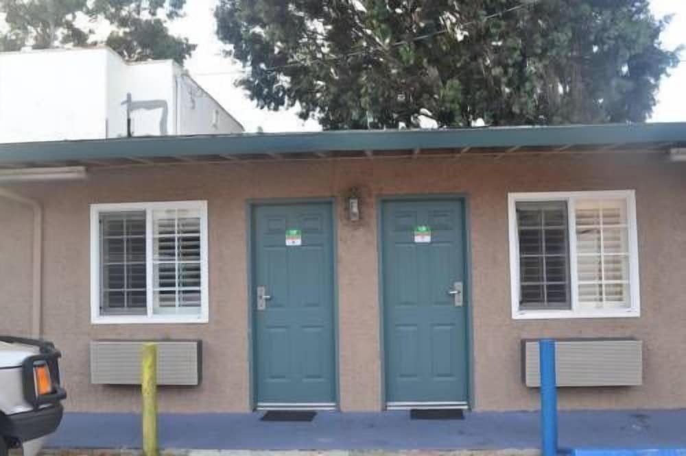 Searle Motel - photo 16