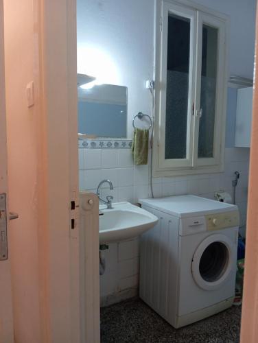 Room for 2 in a dormitory 5′ from metro — Athens — photo 3