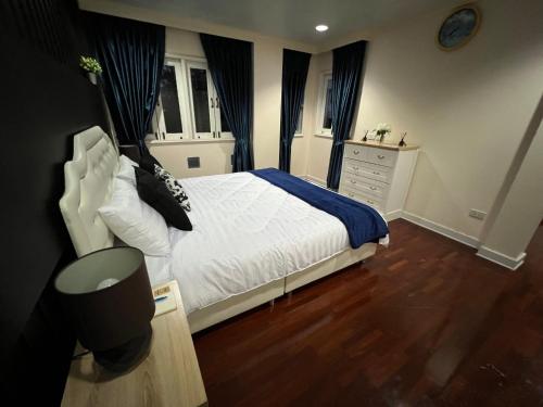 Bangkok House — 4-Star Luxury Hotel in Bangkok, Thailand