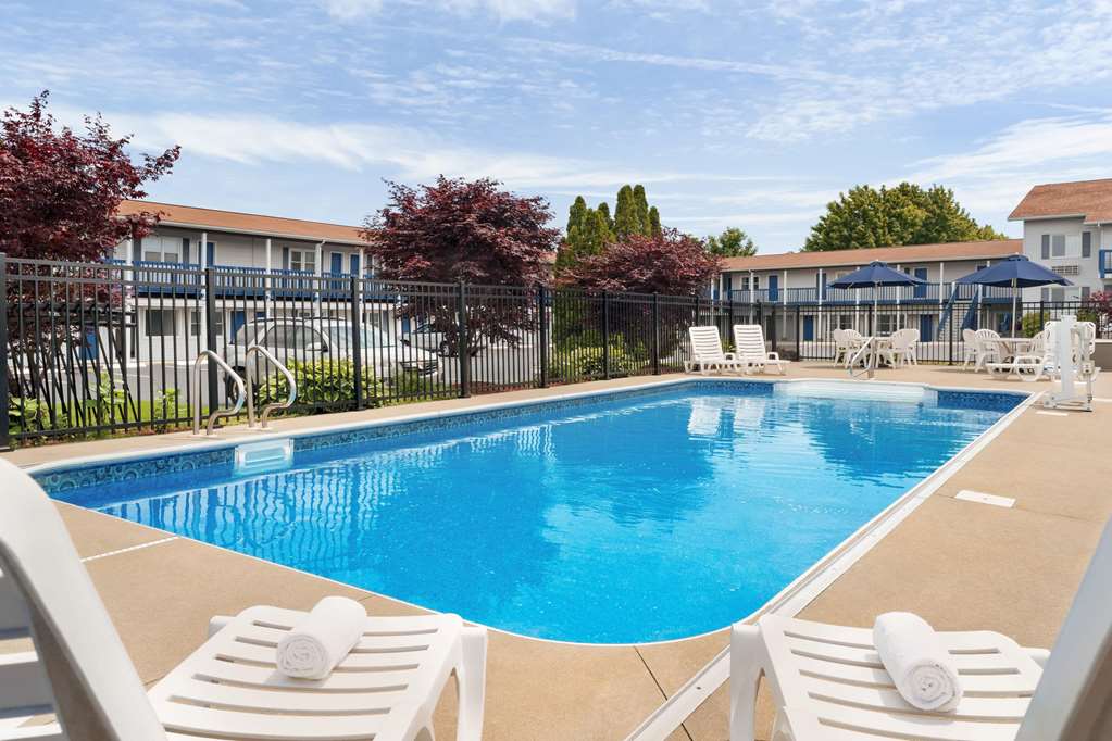Days Inn By Wyndham Middletown Newport Area - photo 12
