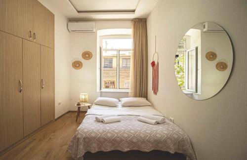 Cozy Studio Apartment In the Center By Wehost — 4-Star Luxury Hotel in Tbilisi, Georgia