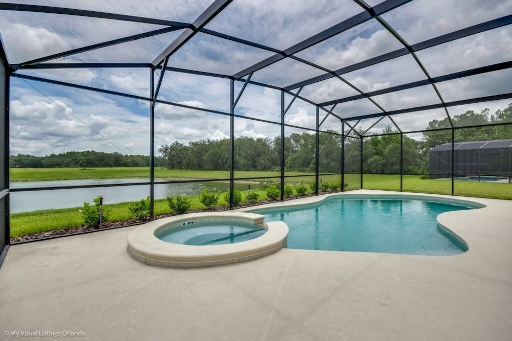 5 Bedroom Solterra Resort Luxury Villa by Redawning Davenport - photo 16