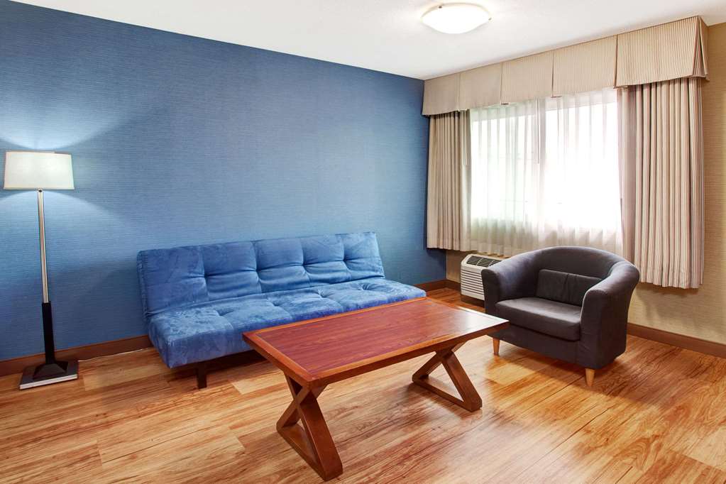 Travelodge by Wyndham Culver City - photo 27