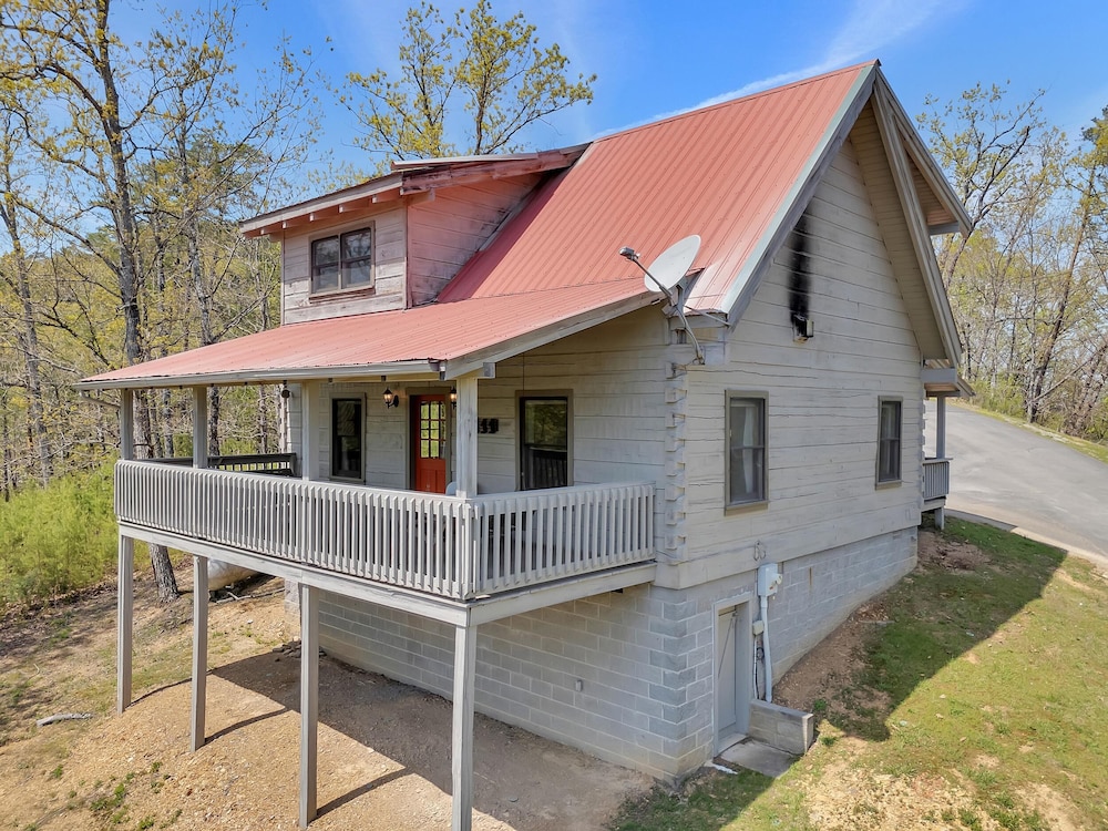 Evening Shade #129 — 4-Star Luxury Hotel in Sevierville, United States