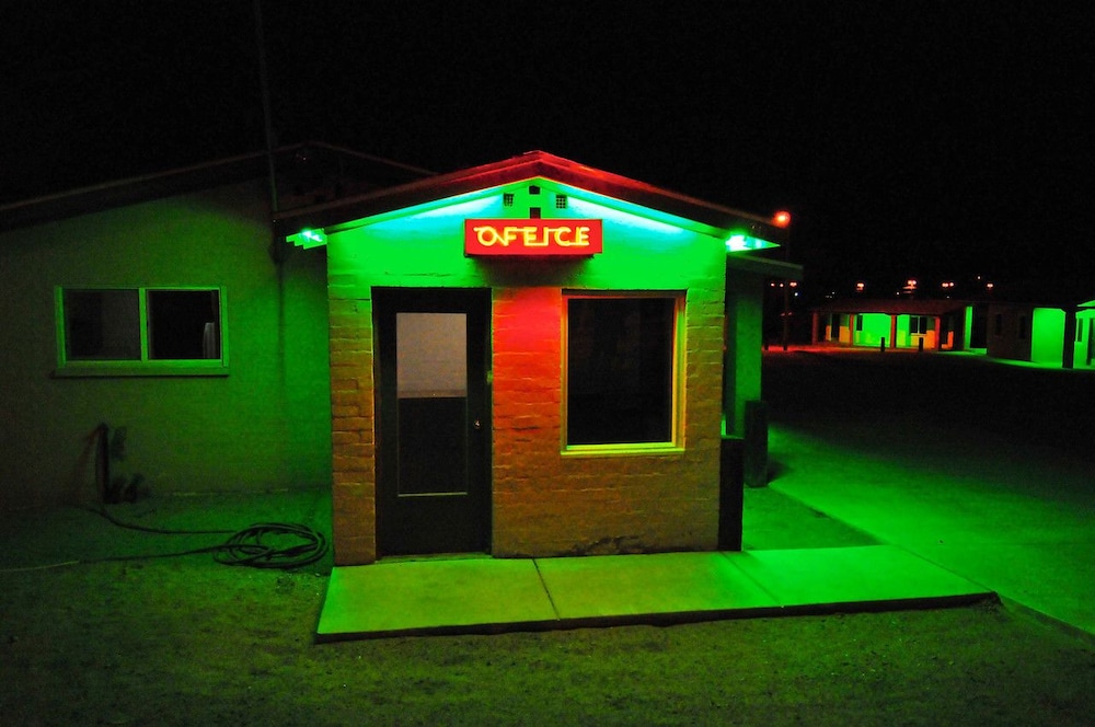 Motel 66 - carbon neutral hotel in Barstow