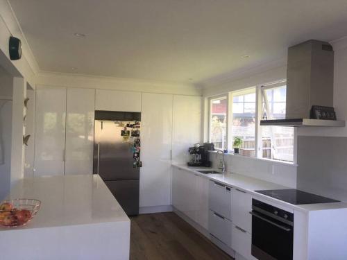Modern sunny family home minutes from the city — 4-Star Luxury Hotel in Wellington, New Zealand