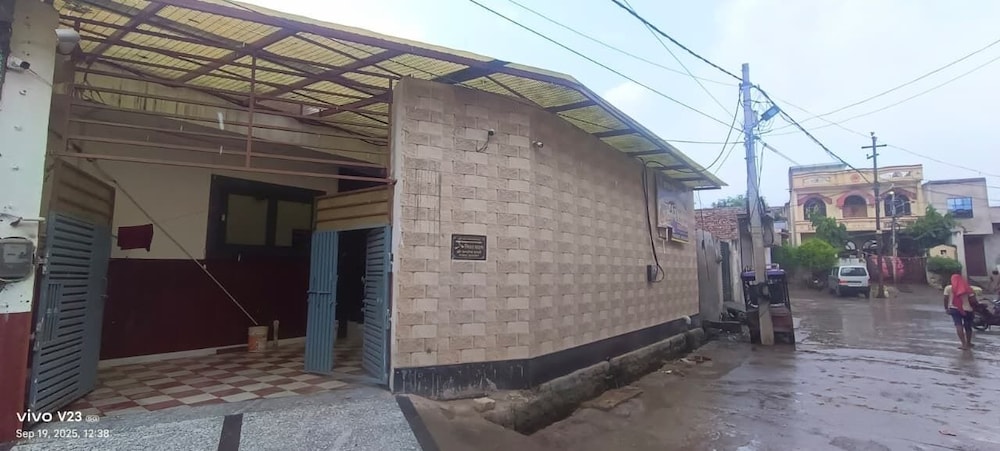 Nisha Guest Inn in Vrindavan, India