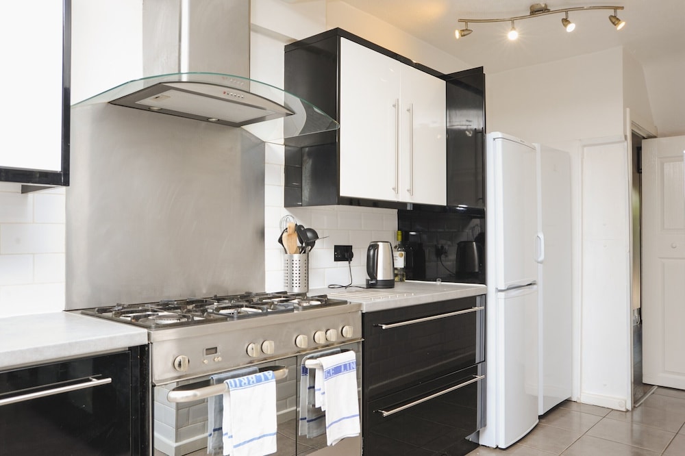 Room in Guest Room Beautiful Big Room in Coventry in Coventry, United Kingdom