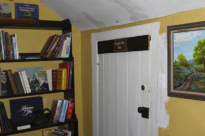 Town's Inn - photo 8