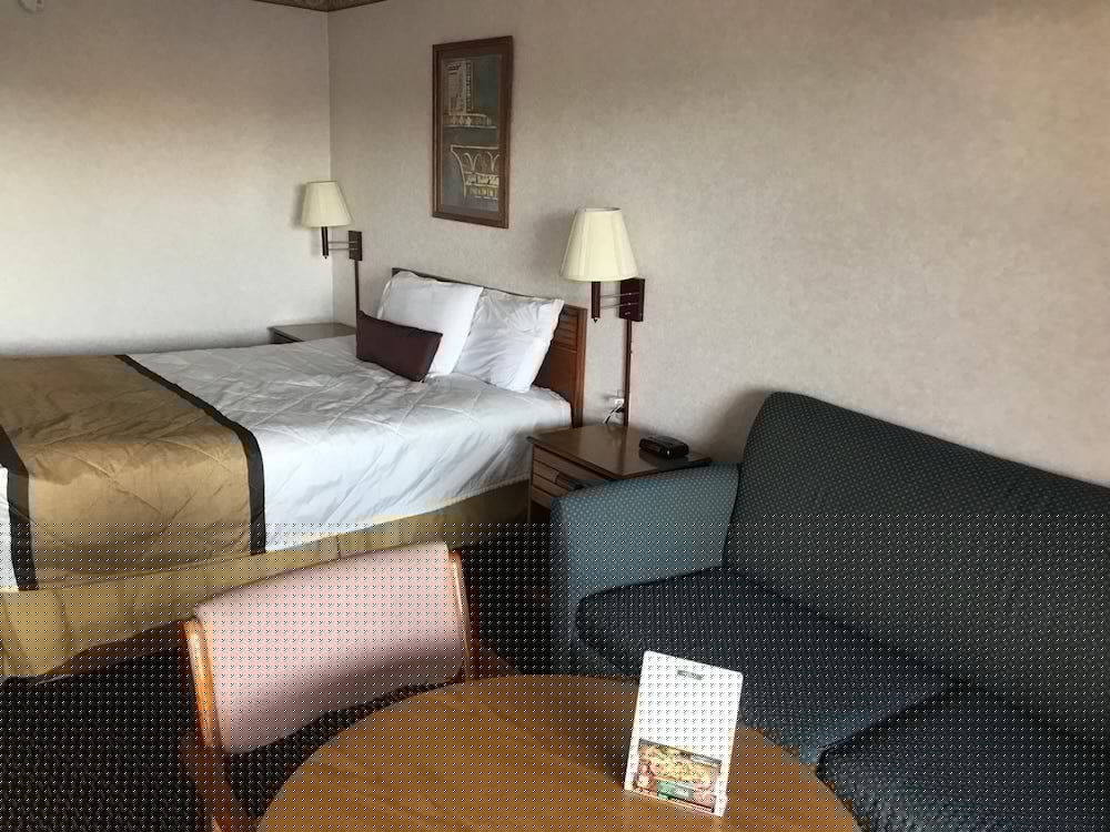 Econo Lodge Calhoun North Damascus - photo 33