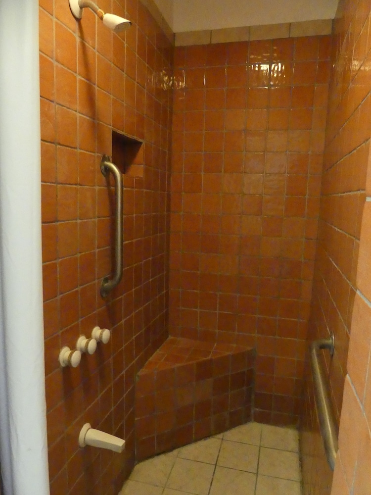 Wilshire Orange Hotel - photo 36