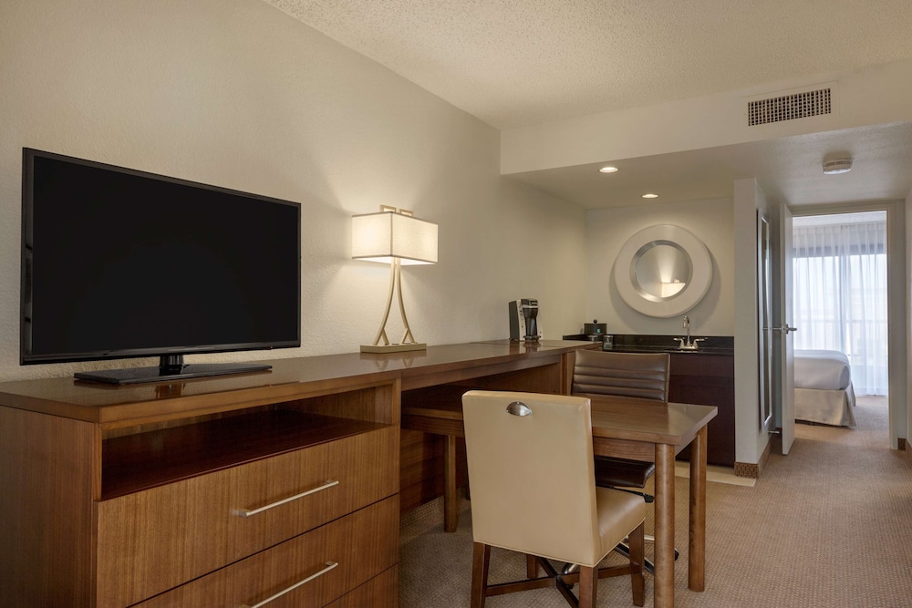 Embassy Suites Hotel Baton Rouge - photo 15