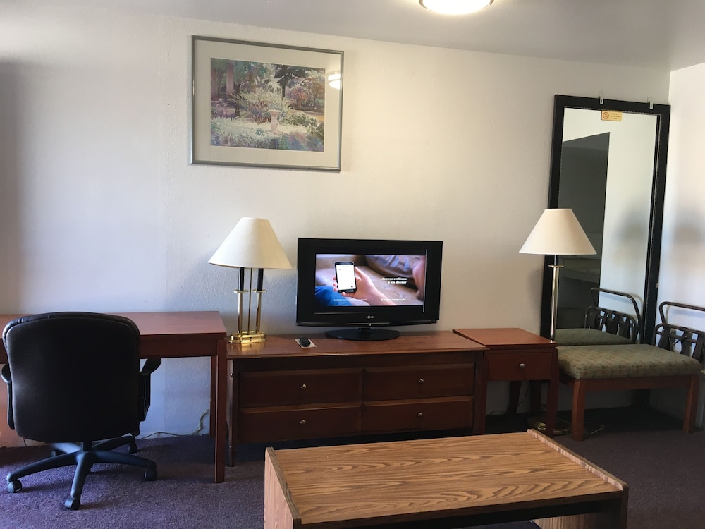 Maple Inn & Suites - photo 25
