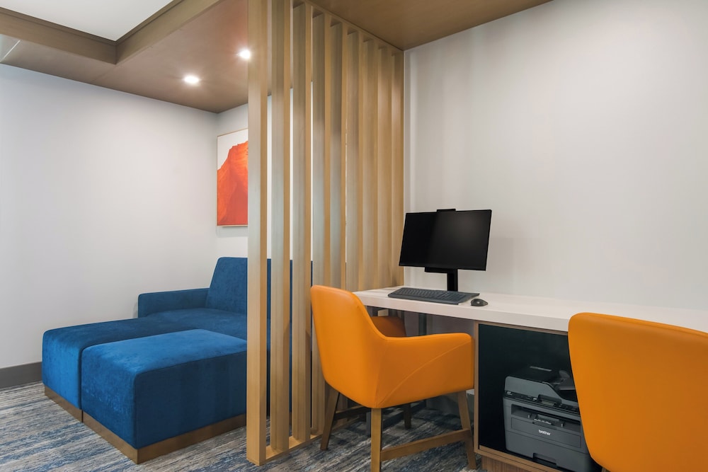 Holiday Inn Express & Suites Springdale Fayetteville Area - photo 30