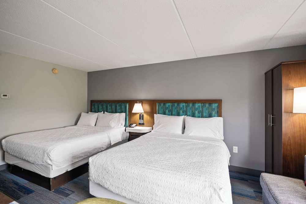 Hampton Inn Ridgefield Park - photo 23