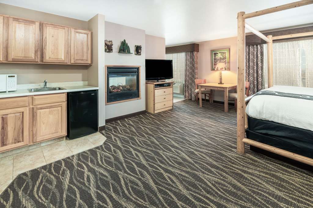 La Quinta Inn & Suites by Wyndham Belgrade Bozeman Airport - photo 6