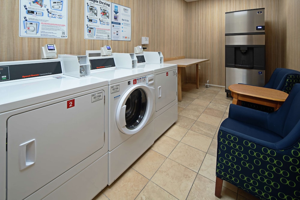 Hampton Inn & Suites Bremerton - photo 30