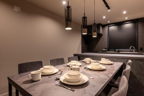 Tokyo Waseda Base - carbon neutral hotel in Tokyo