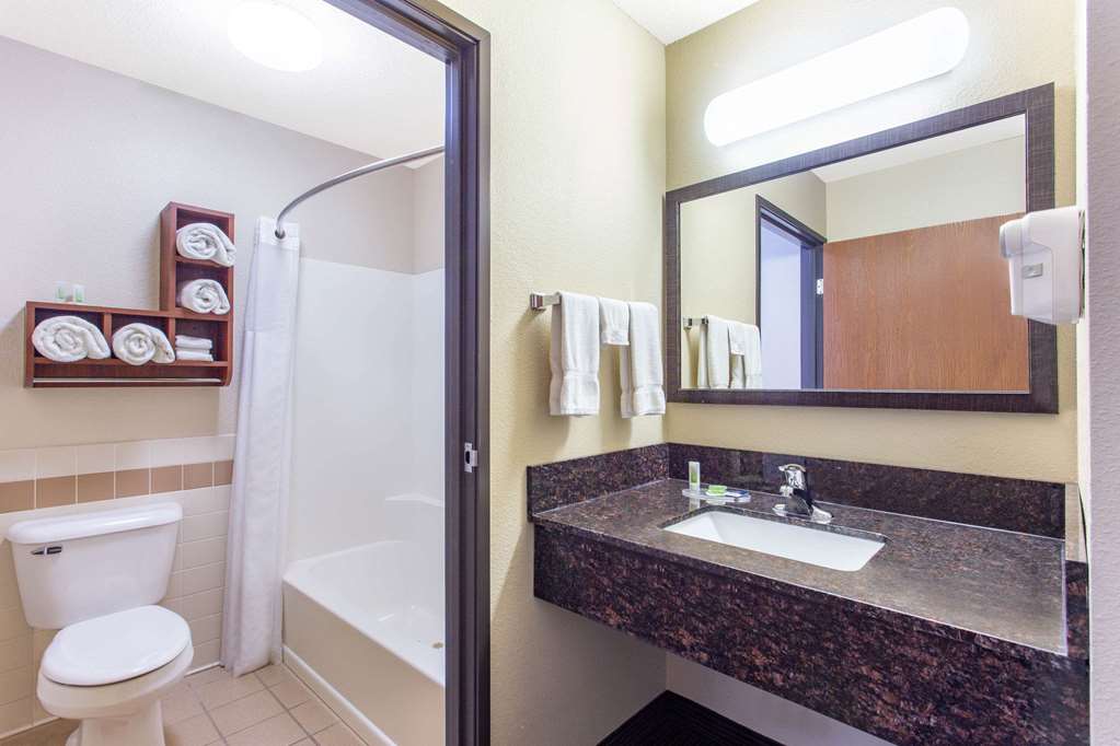 AmericInn by Wyndham New London - photo 12