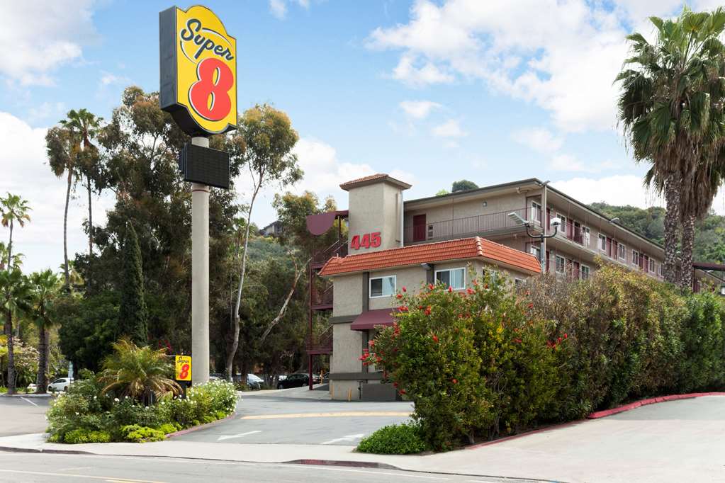 Super 8 by Wyndham San Diego Hotel Circle - last minute hotel in San Diego