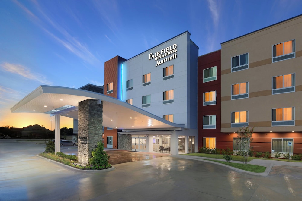 Fairfield Inn & Suites by Marriott Fort Worth South Burleson — hotel in Burleson