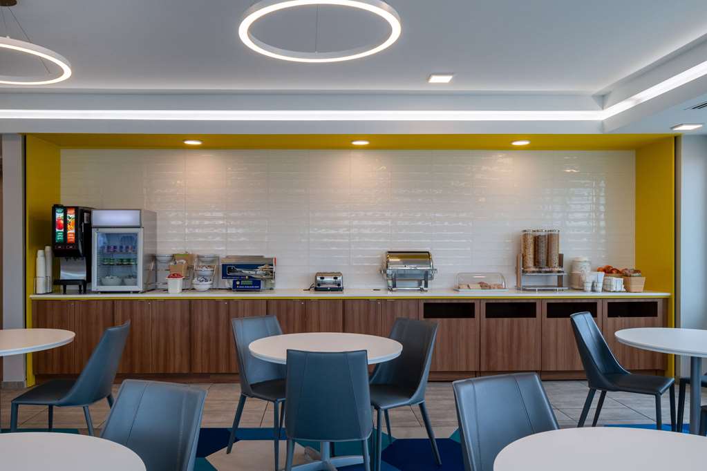 Microtel Inn & Suites by Wyndham Winchester - photo 33