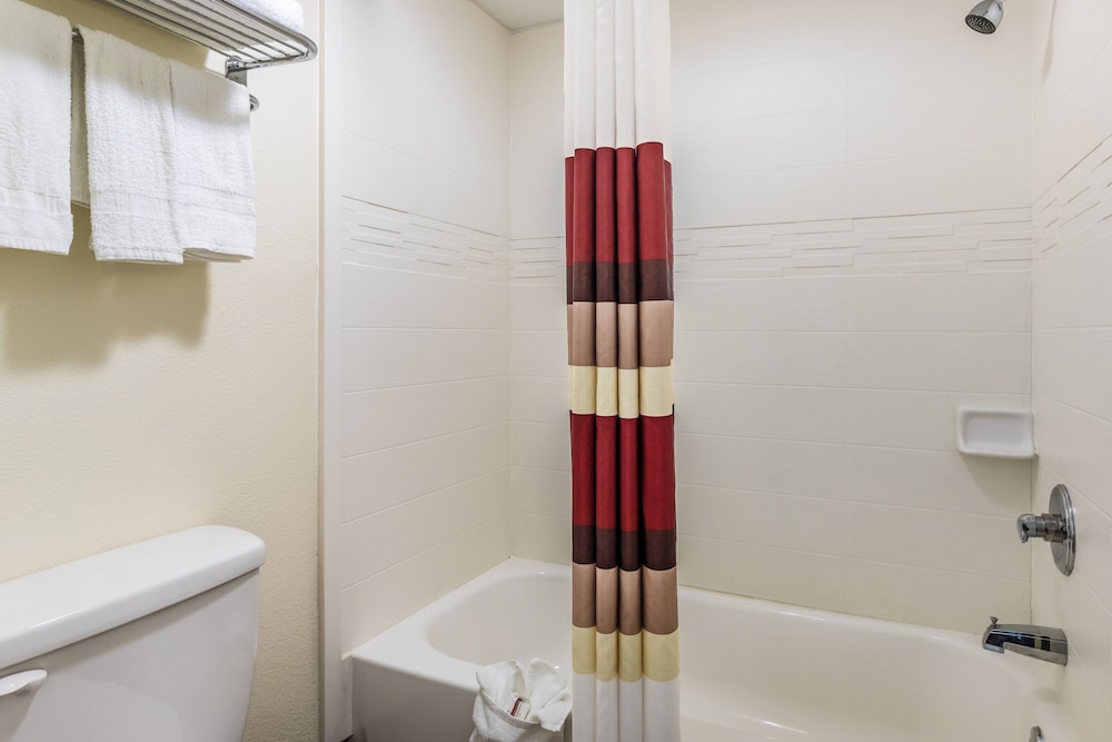 Red Roof Inn Caryville - photo 20