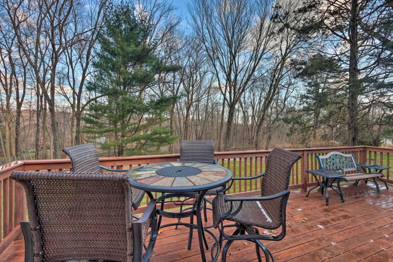 Family Friendly Woodbury Home With Yard And Deck 17405131 — Danbury