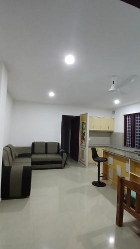 Ennckappallil complex Appartments — 5-Star Luxury Hotel in Rani, India