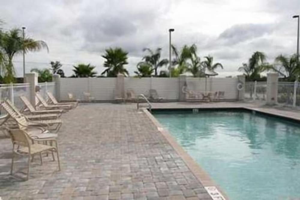 Hampton Inn & Suites Lake Wales - photo 6