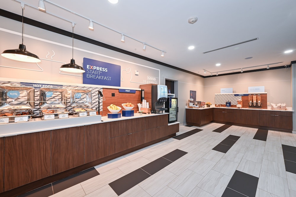 Holiday Inn Express & Suites Charlotte Southeast Matthews by IHG - photo 21