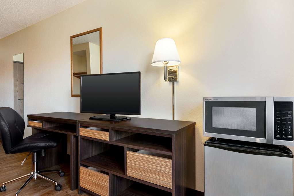 Super 8 by Wyndham Waco University Area - photo 13