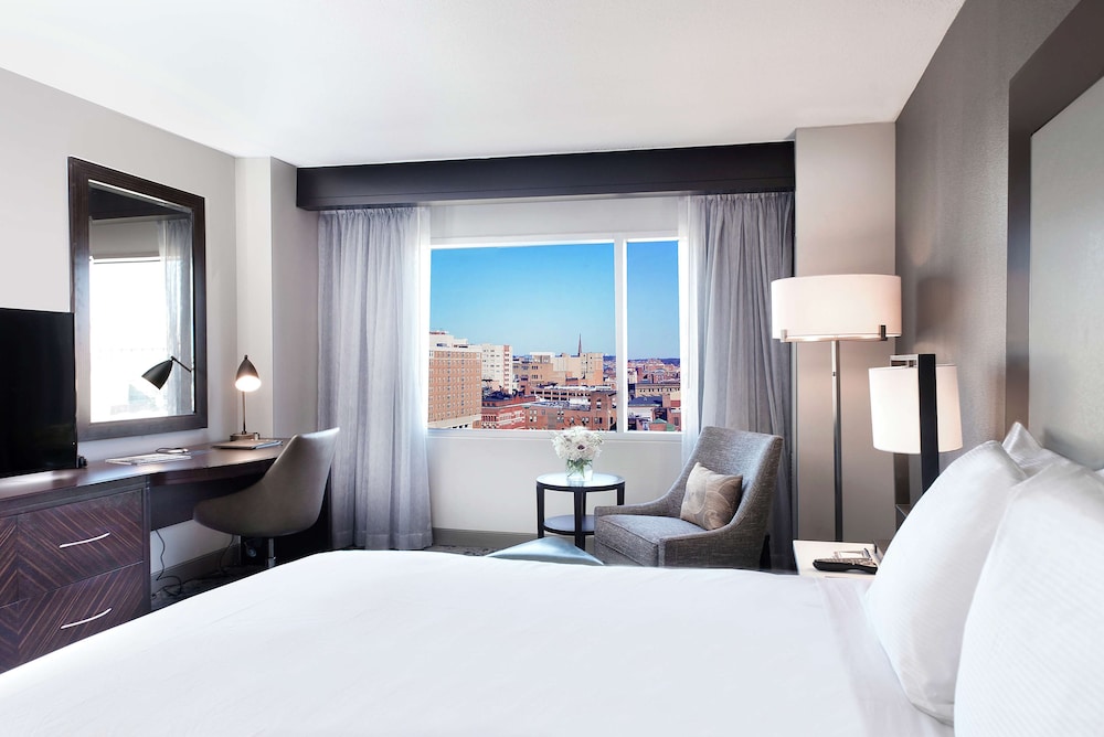 Hilton Baltimore Inner Harbor - photo 18