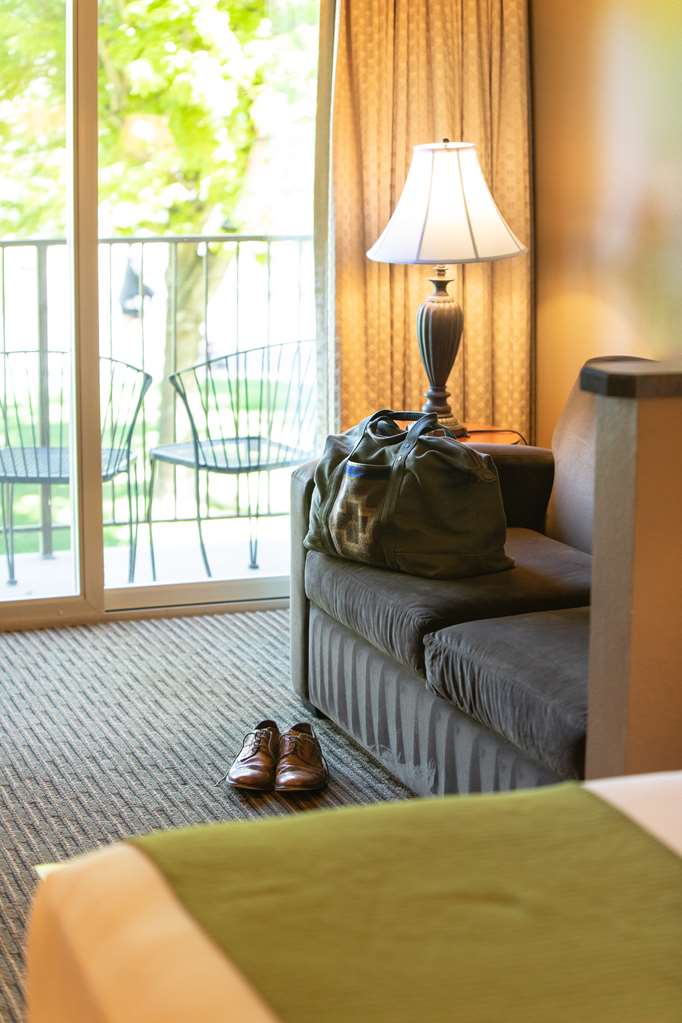 Oxford Suites Yakima - photo 11