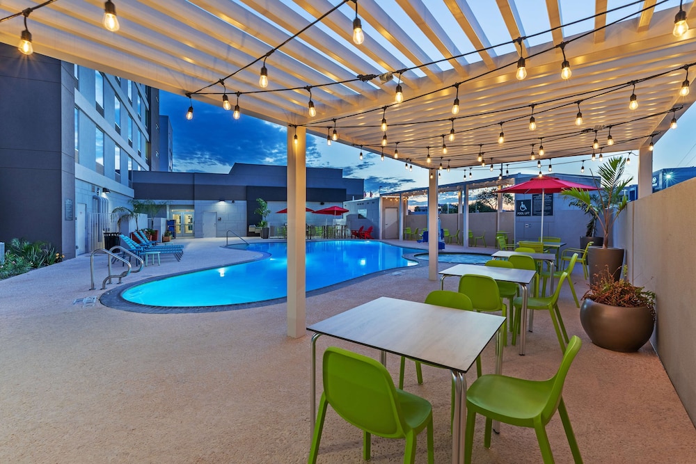 Tru by Hilton Laredo Airport - photo 16