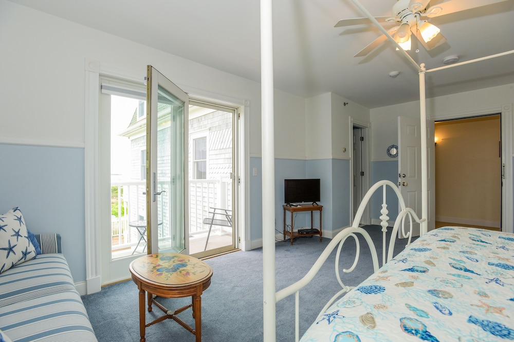 Payne's Harbor View Inn - photo 24
