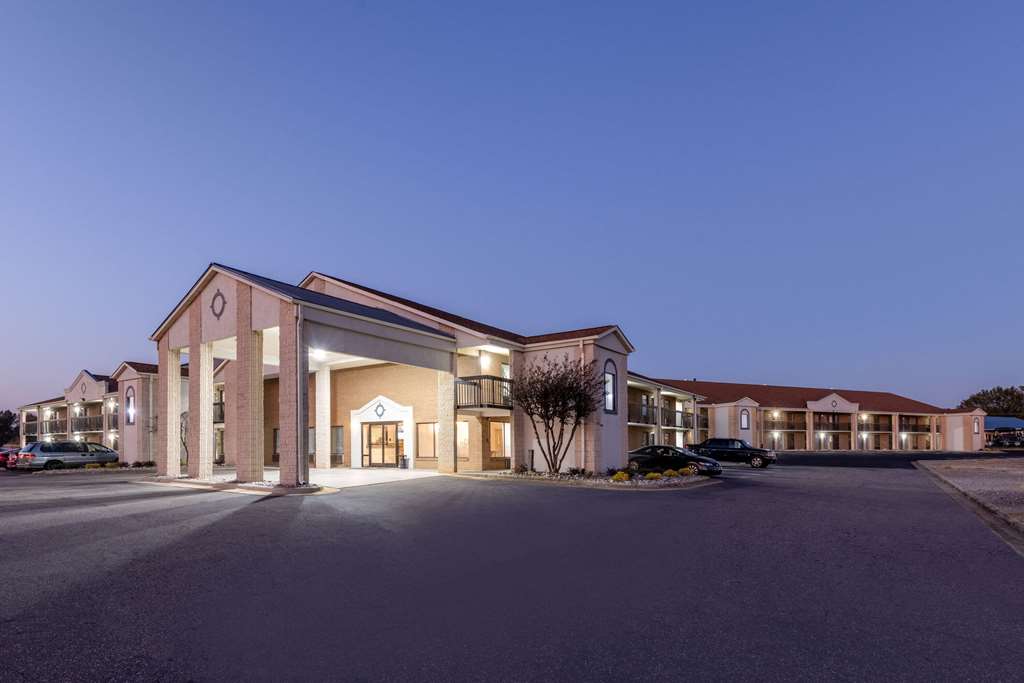 Days Inn by Wyndham Mooresville Lake Norman - photo 3