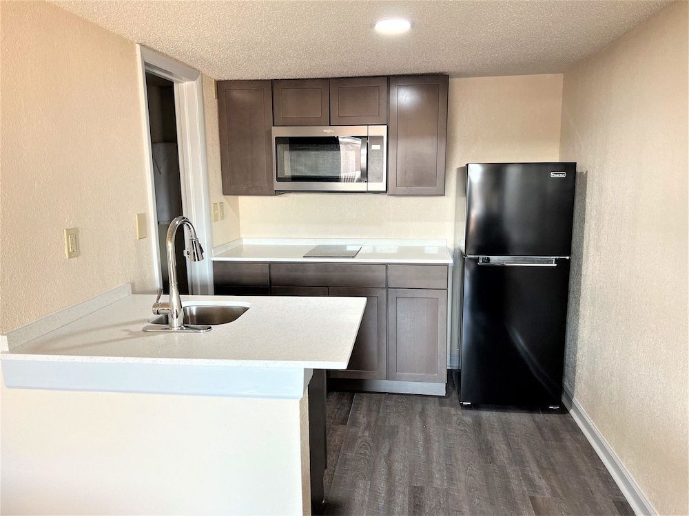 James River Inn & Suites - photo 15