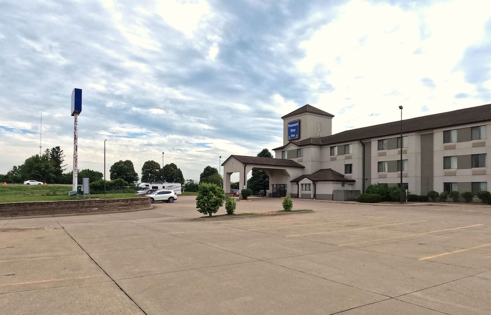 Pleasant Stay Inn & Suites - featured photo