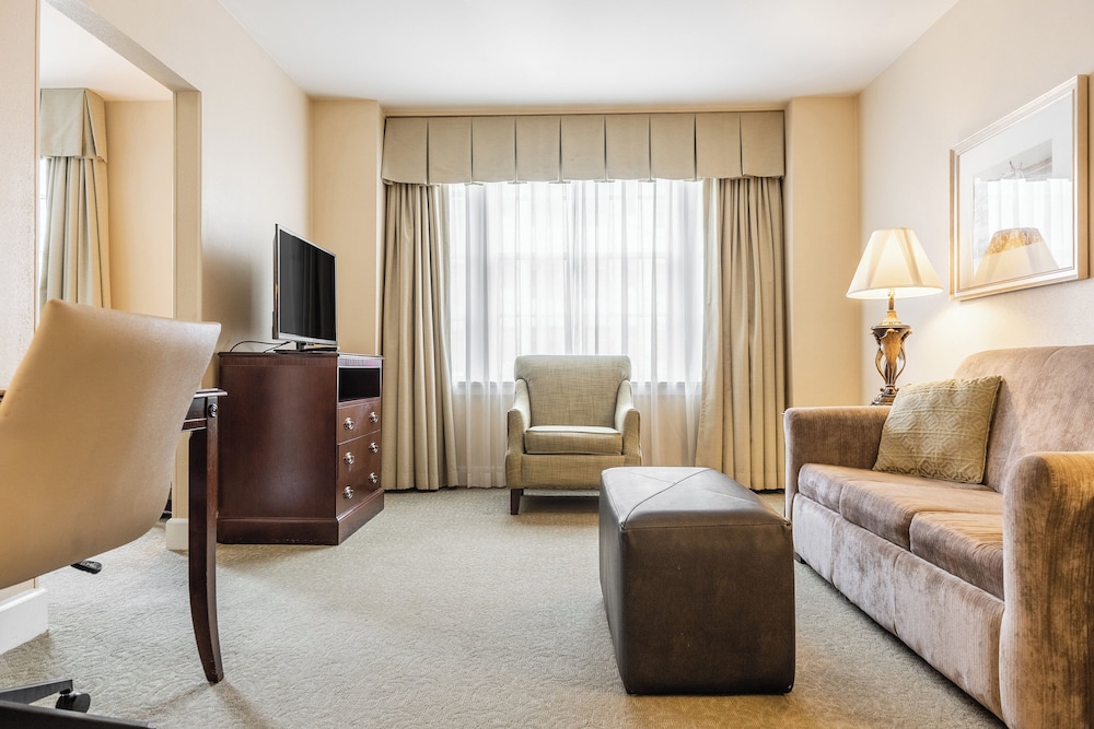 Hampton Inn & Suites Birmingham Downtown Tutwiler - photo 28