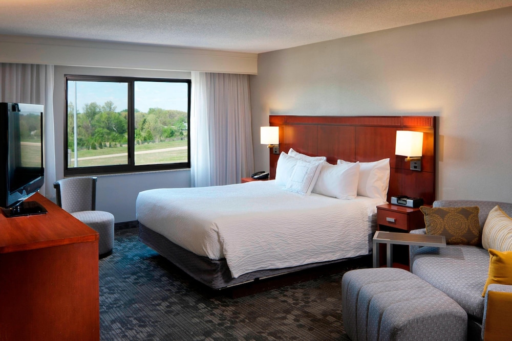 Courtyard by Marriott Jackson Tennessee - photo 3