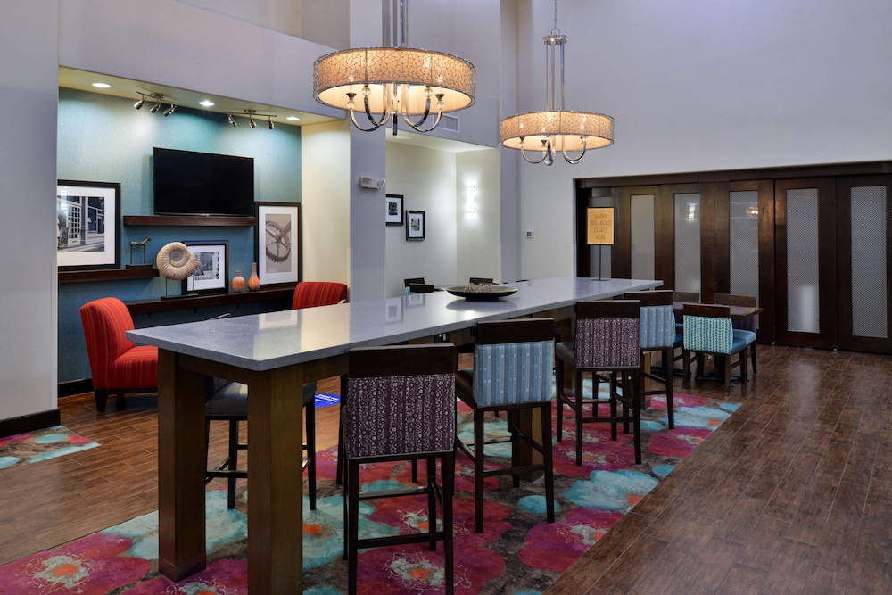 Hampton Inn & Suites Hutto Austin - photo 39