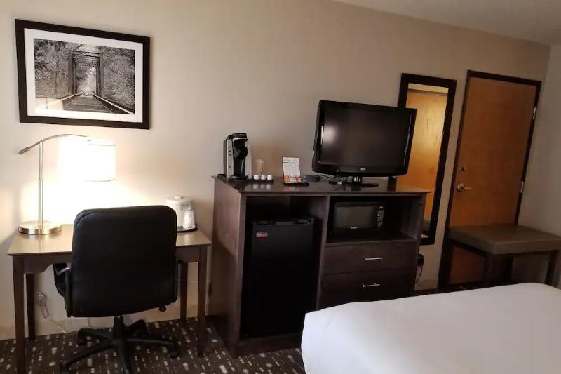 Wingate by Wyndham Auburn - photo 15
