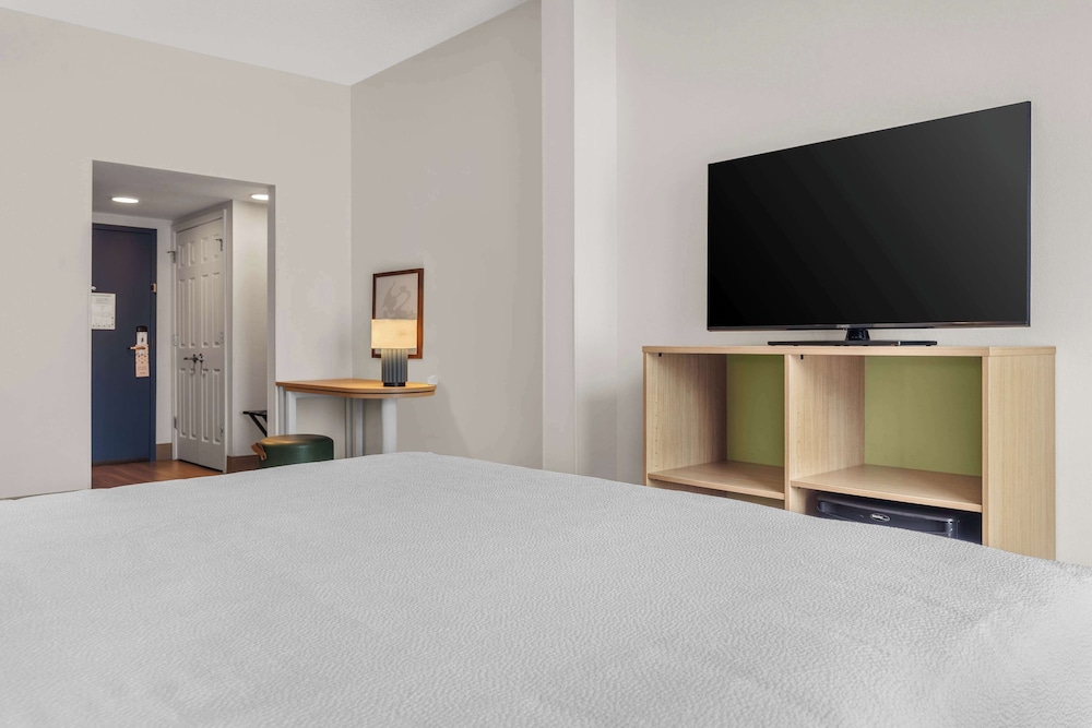 Spark by Hilton Winchester - photo 10