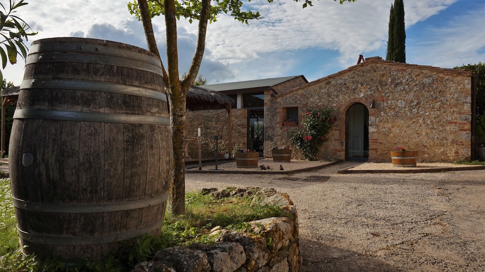 Relais Castel Bigozzi — 4-Star Luxury Hotel in Monteriggioni, Italy