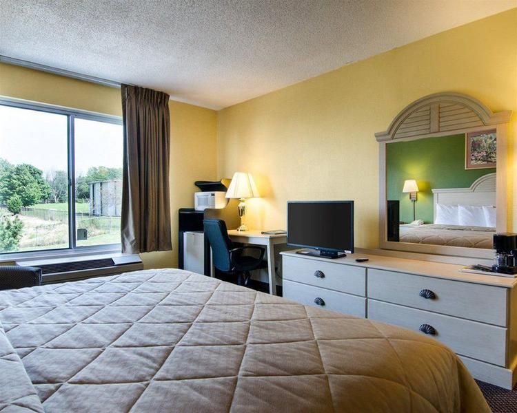 Quality Inn Merriam Kansas City - photo 30