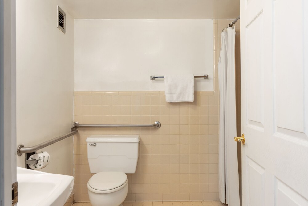 Travelers Place Inn & Suites - photo 34