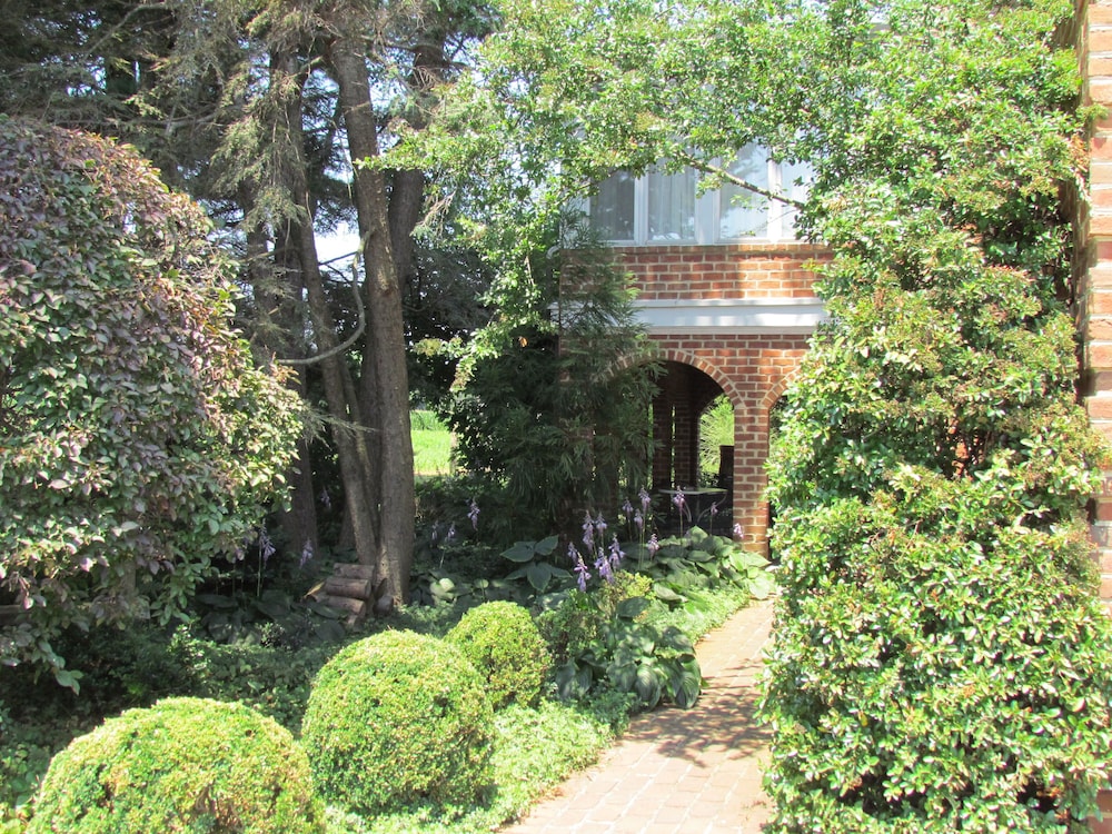 Smoketown Inn - photo 21