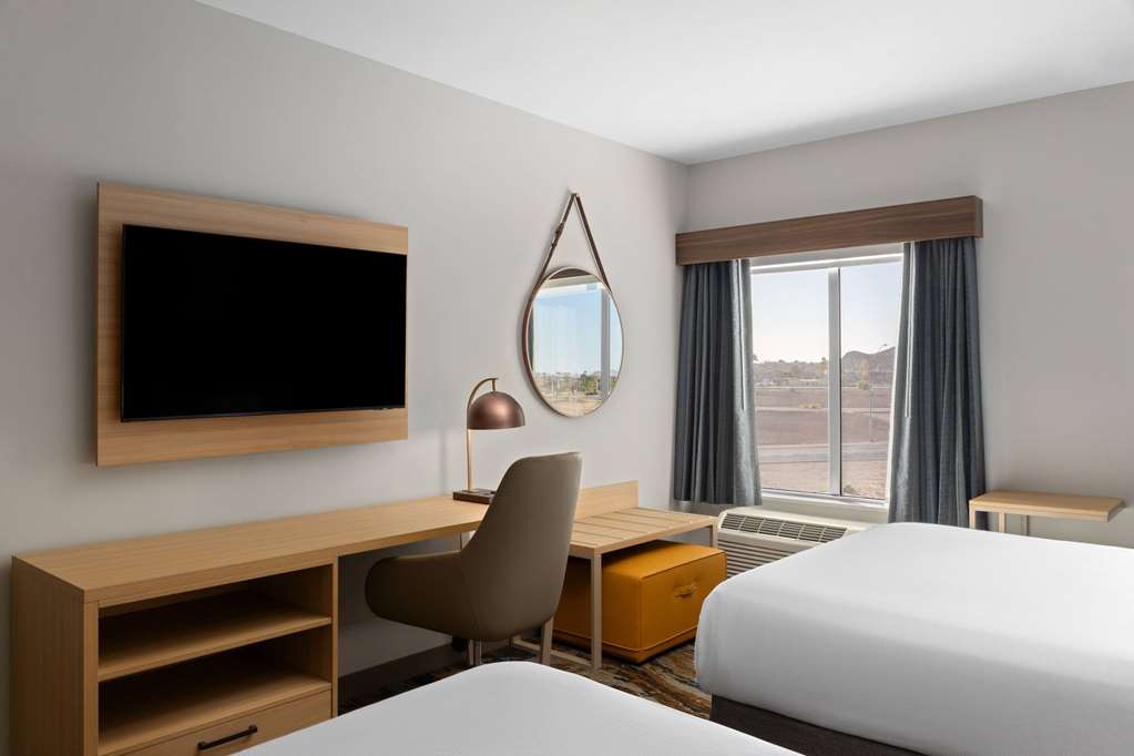 La Quinta Inn & Suites by Wyndham Yuma - photo 23